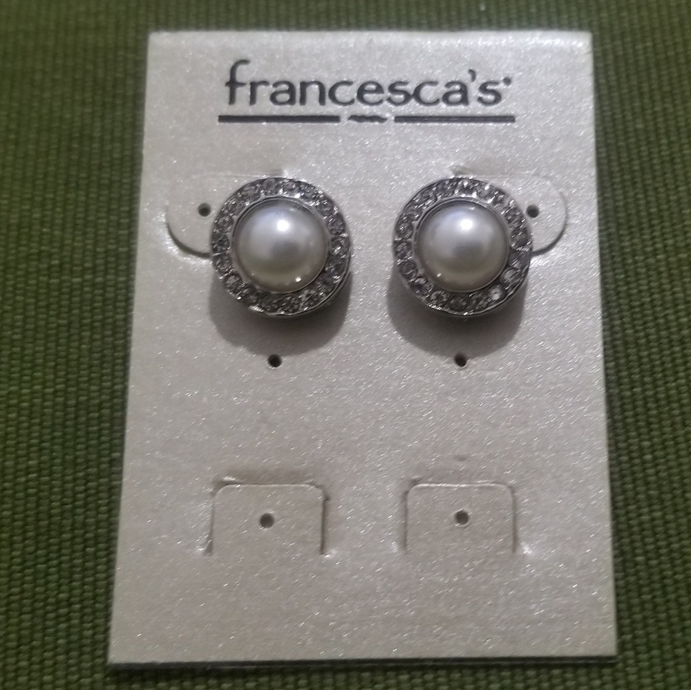 Francesca's Cubi Zicornia Pearl